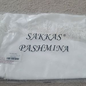 Women's cream colored pashmina